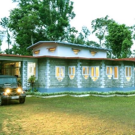 Coorg Kolamotte Hotel Gonikoppal Екстериор снимка