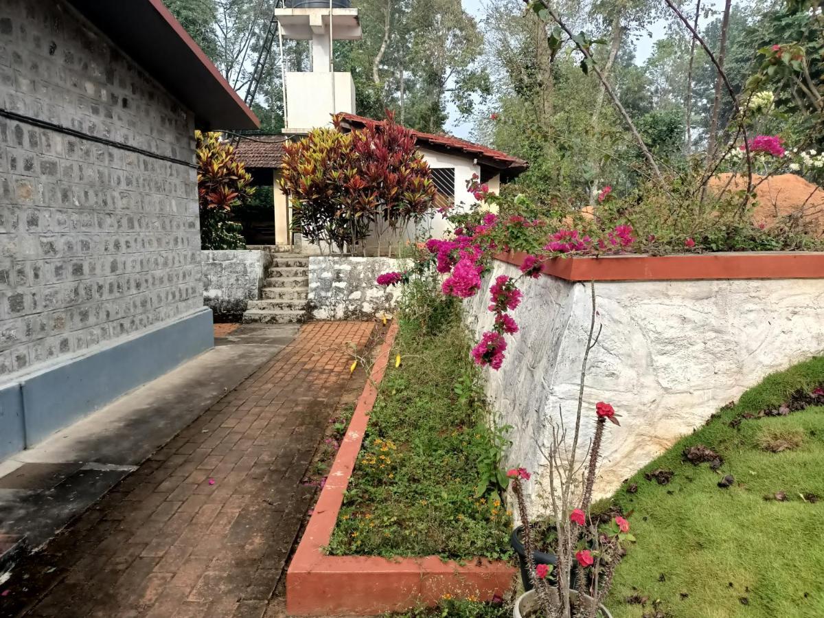 Coorg Kolamotte Hotel Gonikoppal Екстериор снимка
